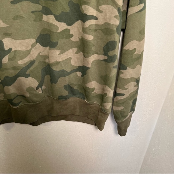 Old Navy Vintage Crew-Neck Sweatshirt Green Camo - Picture 9 of 15